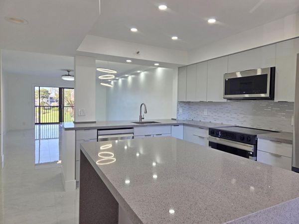 14460 Strathmore Lane, Unit 307, Delray Beach, FL 33446