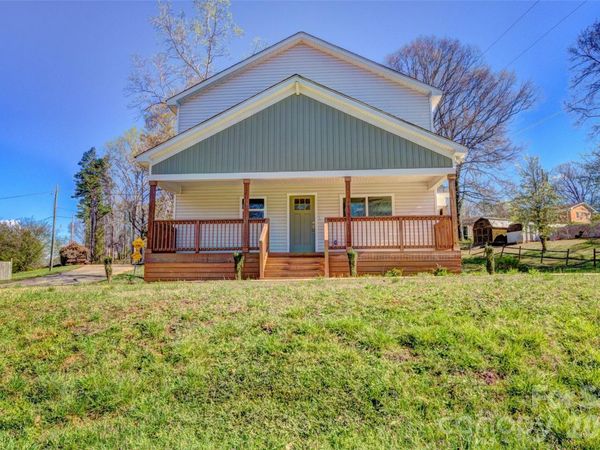 902 N Mountain Street , Cherryville, NC 28021