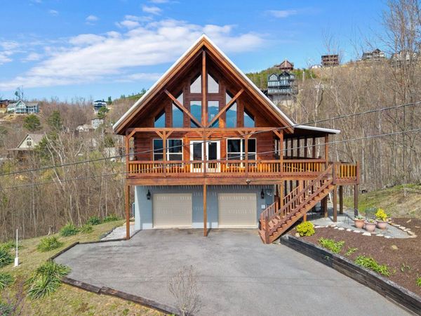 920 W Cedar Lane, Gatlinburg, TN 37738