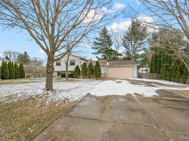 3778 Ponchartrain Drive, Hamburg Twp, MI 48169