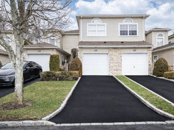 113 Windwatch Drive, Hauppauge, NY 11788