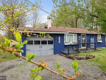 7106 ROBINWOOD DRIVE , TOBYHANNA, PA 18466