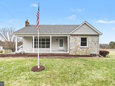 1030 E CANAL ROAD, DOVER, PA 17315