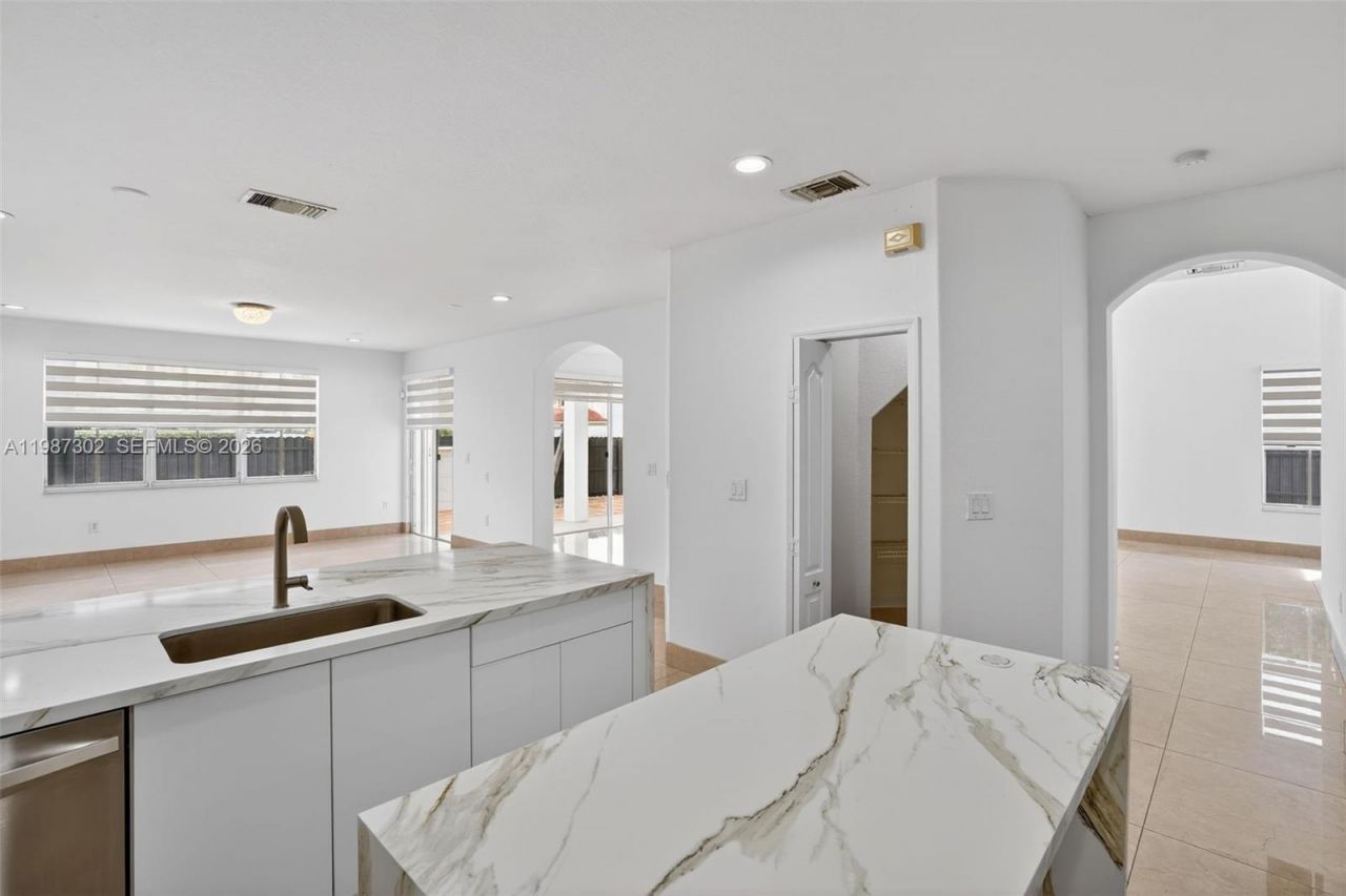 15051 SW 18th Ter , Miami, FL 33185 Photo