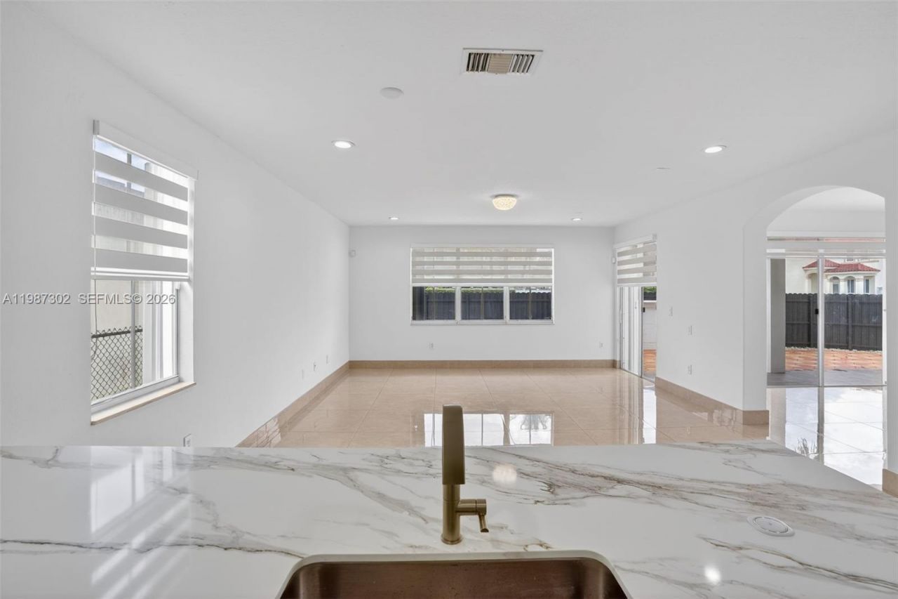 15051 SW 18th Ter , Miami, FL 33185 Photo