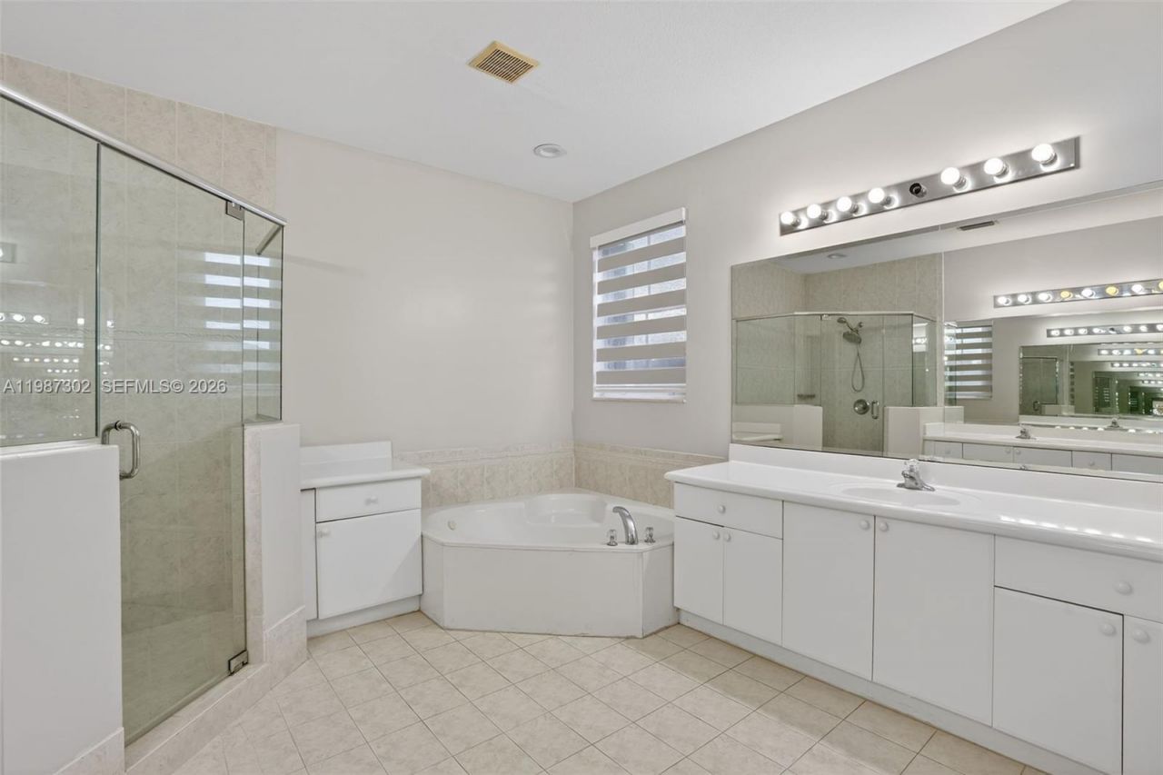 15051 SW 18th Ter , Miami, FL 33185 Photo