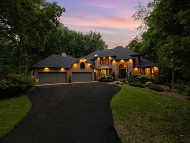 8010 Island Road, Eden Prairie, MN 55347