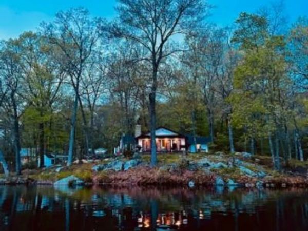 6 Landone Trl, Byram, NJ 07821