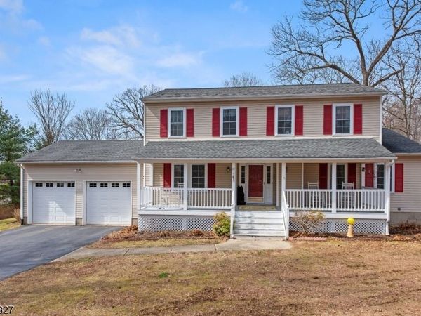 20 Windjammer Dr, Jefferson, NJ 07849