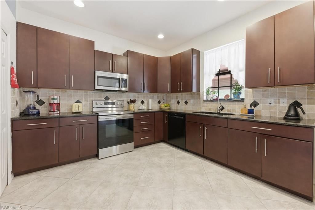 7577 Bristol Cir, Naples, FL 34120 Photo