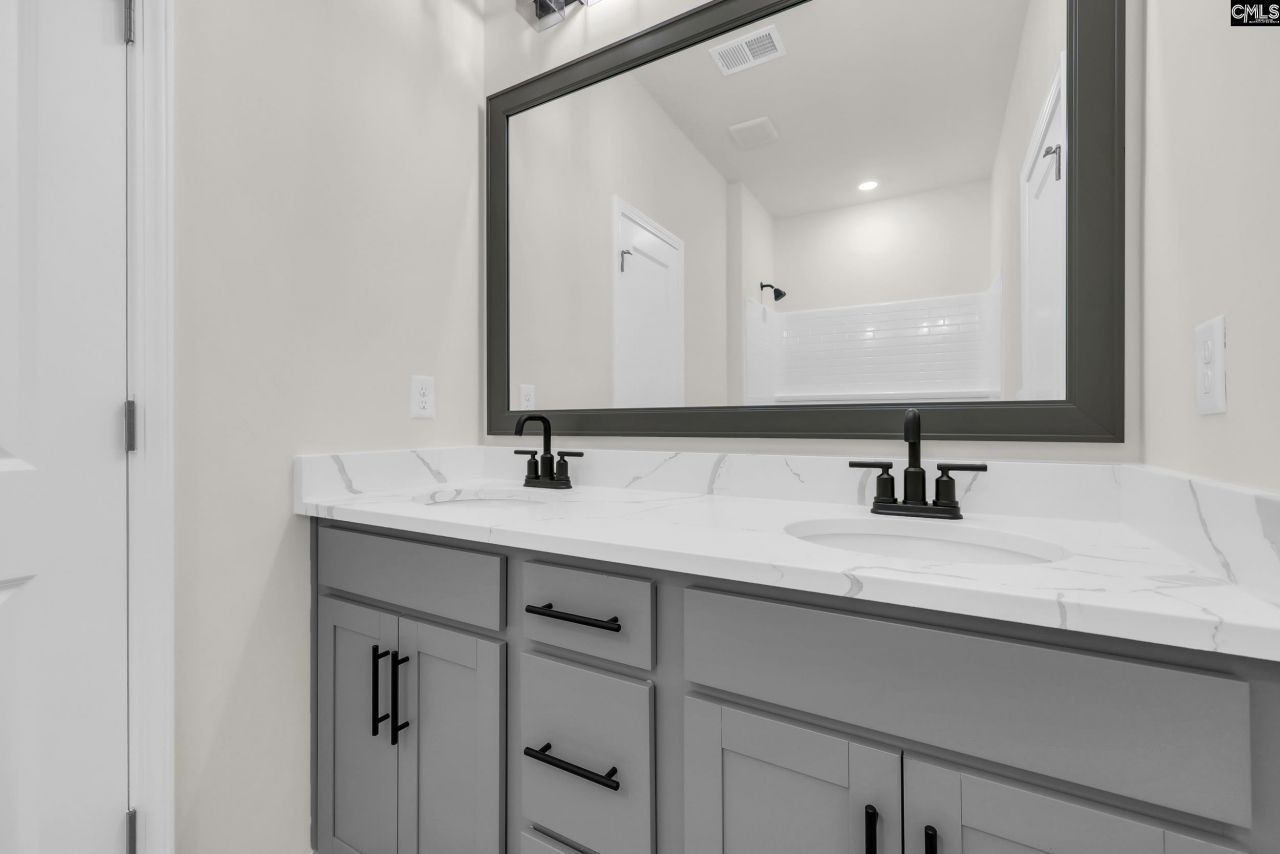 2177 Allan Crest Road  Photo 9