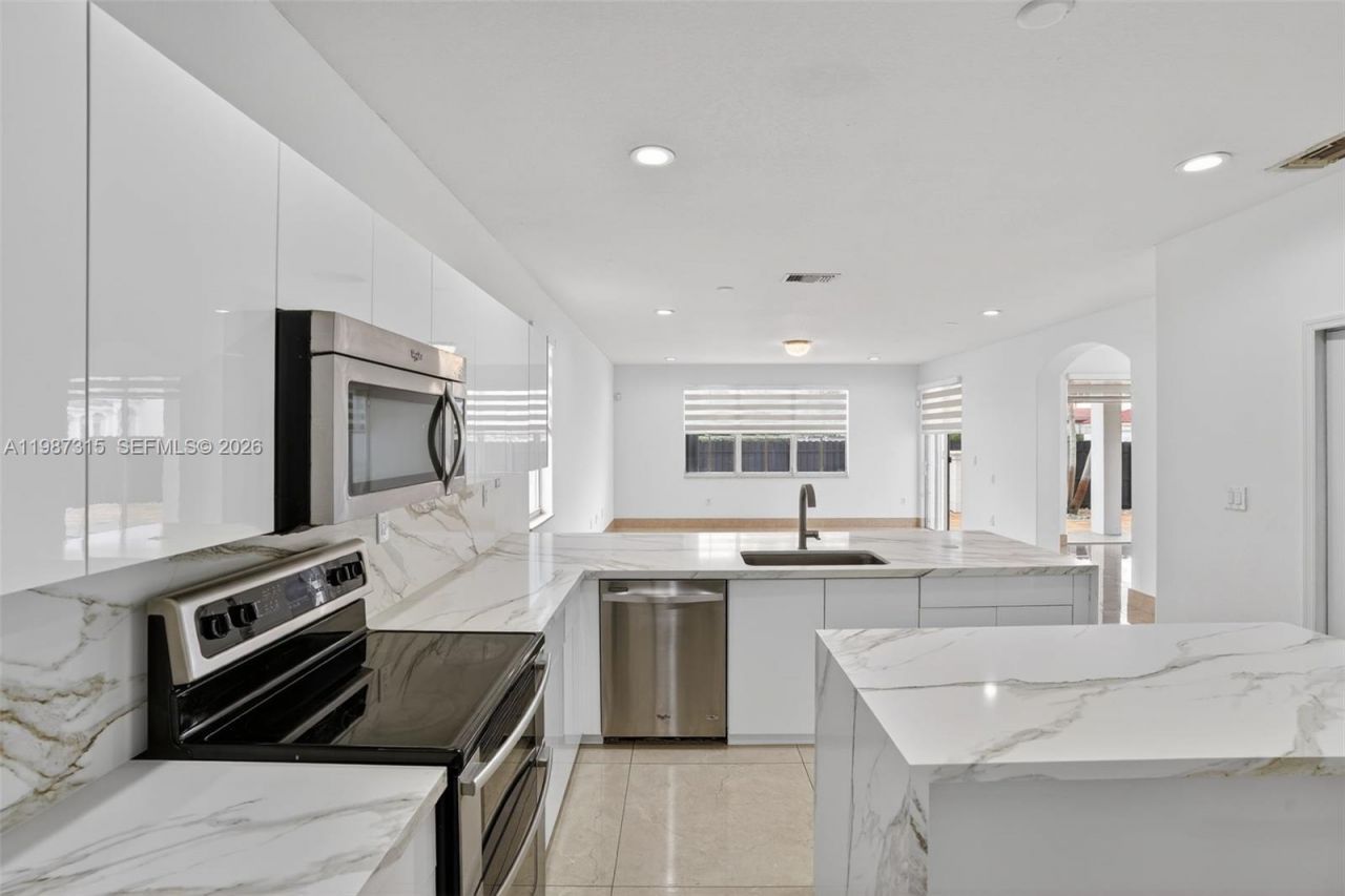 15051 SW 18th Ter , Miami, FL 33185 Photo