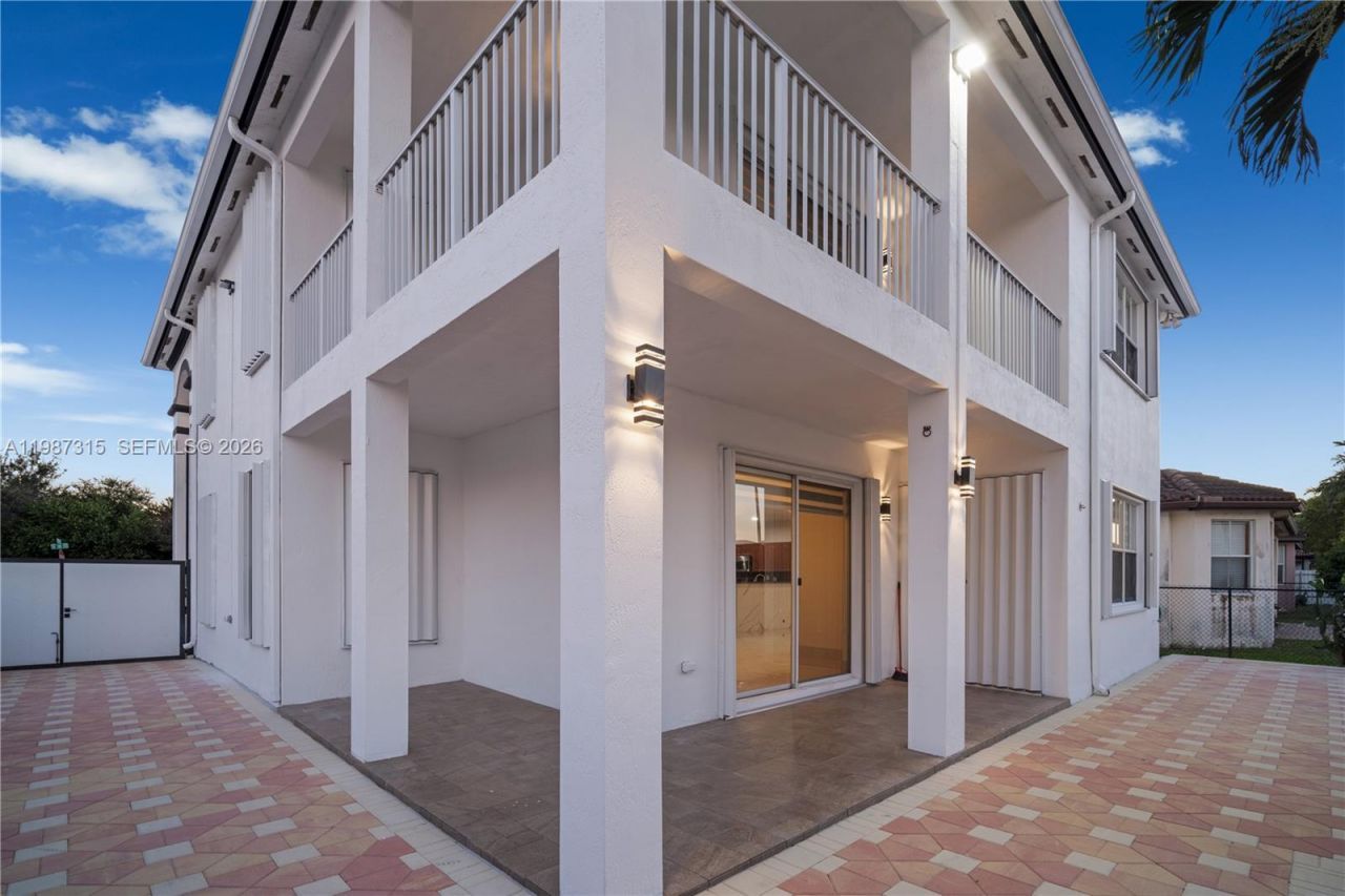 15051 SW 18th Ter , Miami, FL 33185 Photo