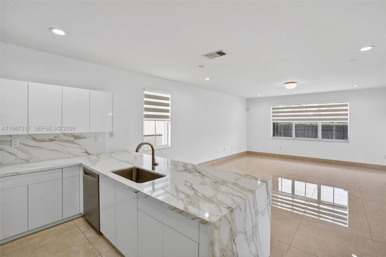 15051 SW 18th Ter , Miami, FL 33185 Photo