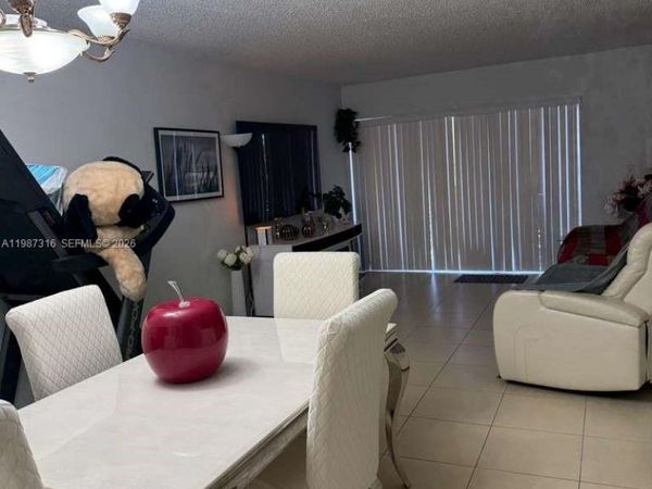 1900 W 68th St , Unit A205, Hialeah, FL 33014