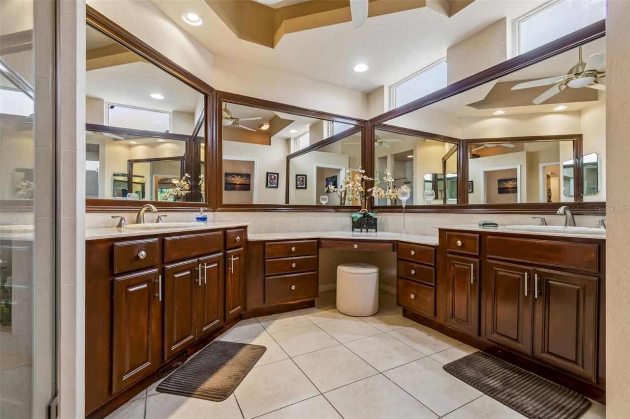 566 Planters Manor Way, Bradenton, FL 34212 Photo