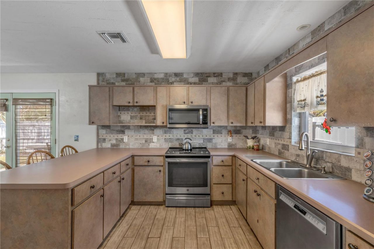 1416 Southard Avenue, New Smyrna Beach, FL 32169 Photo