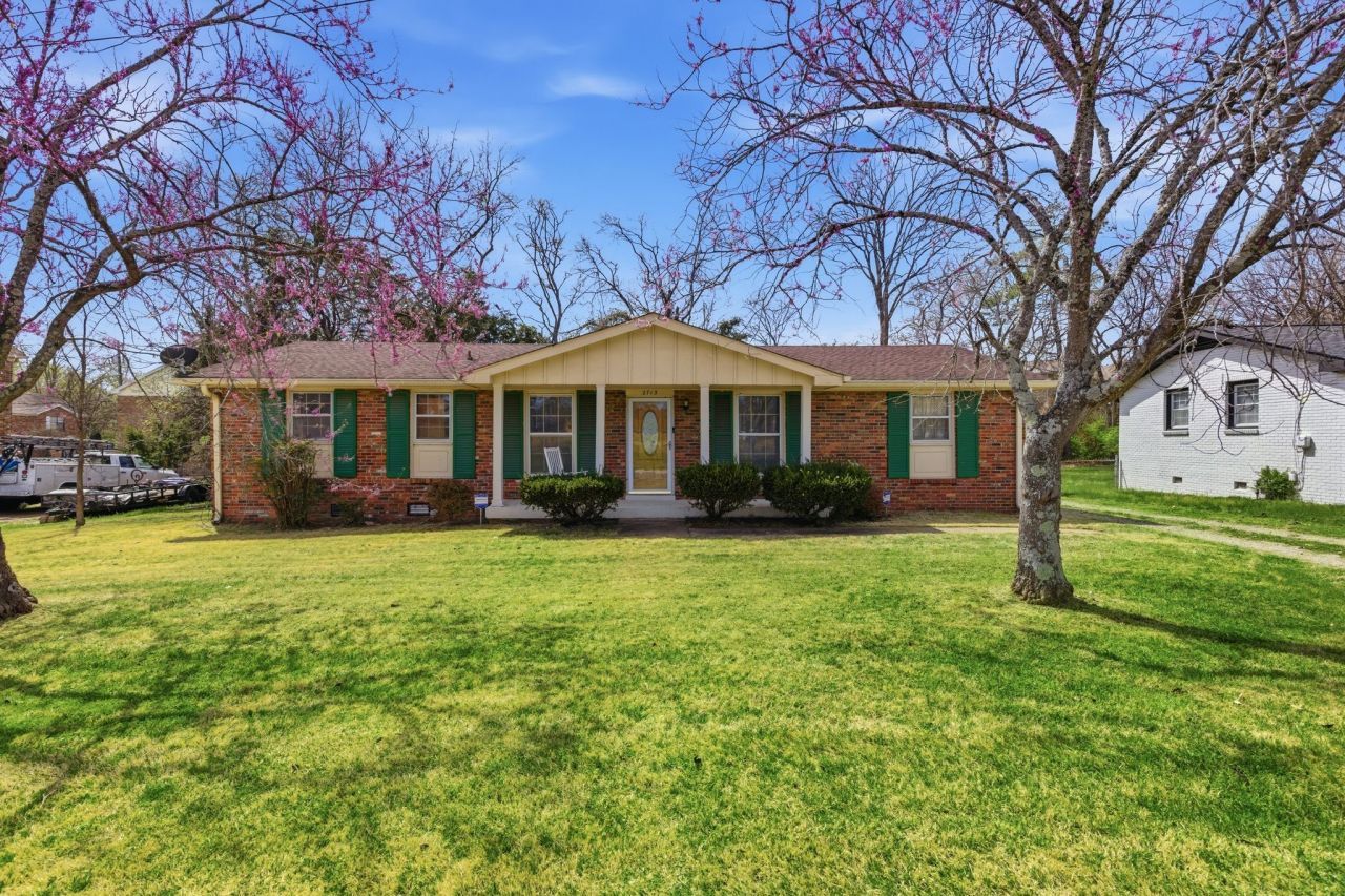 2713 Edge O Lake Dr, Nashville, TN 37217 Main Photo
