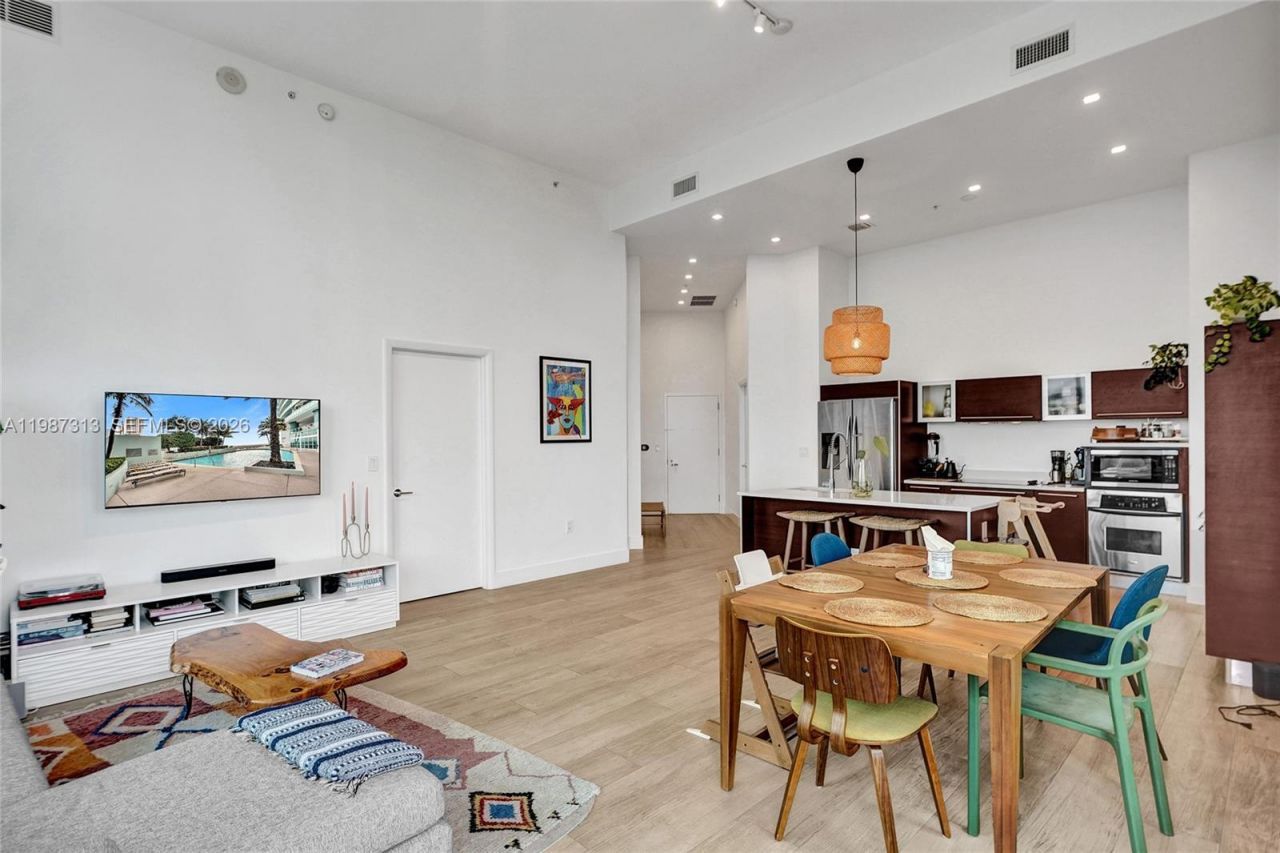 1900 N Bayshore Dr, Unit 816, Miami, FL 33132 Photo