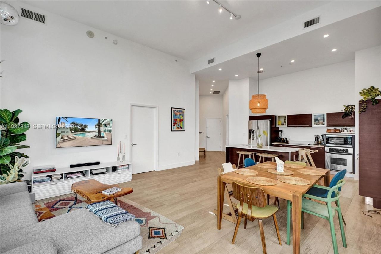 1900 N Bayshore Dr, Unit 816, Miami, FL 33132 Photo