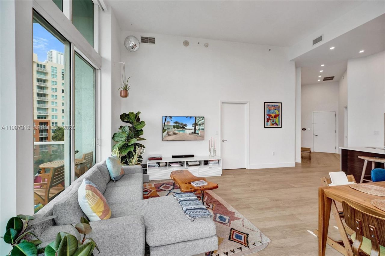 1900 N Bayshore Dr, Unit 816, Miami, FL 33132 Photo