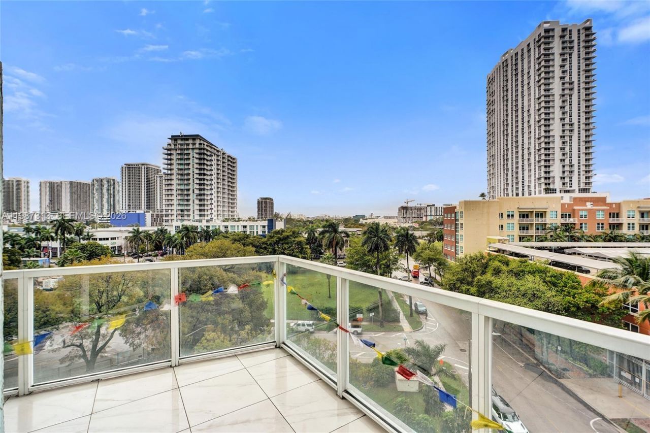 1900 N Bayshore Dr, Unit 816, Miami, FL 33132 Photo