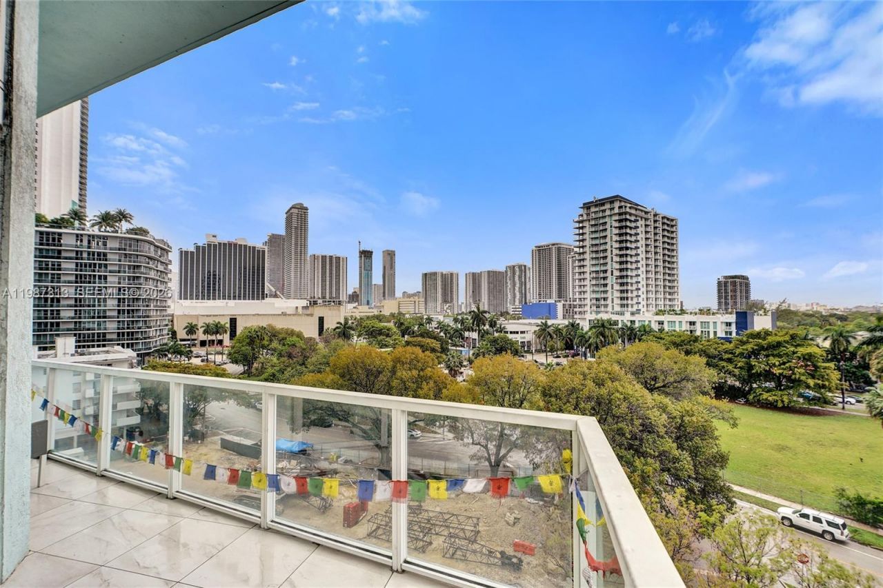 1900 N Bayshore Dr, Unit 816, Miami, FL 33132 Photo