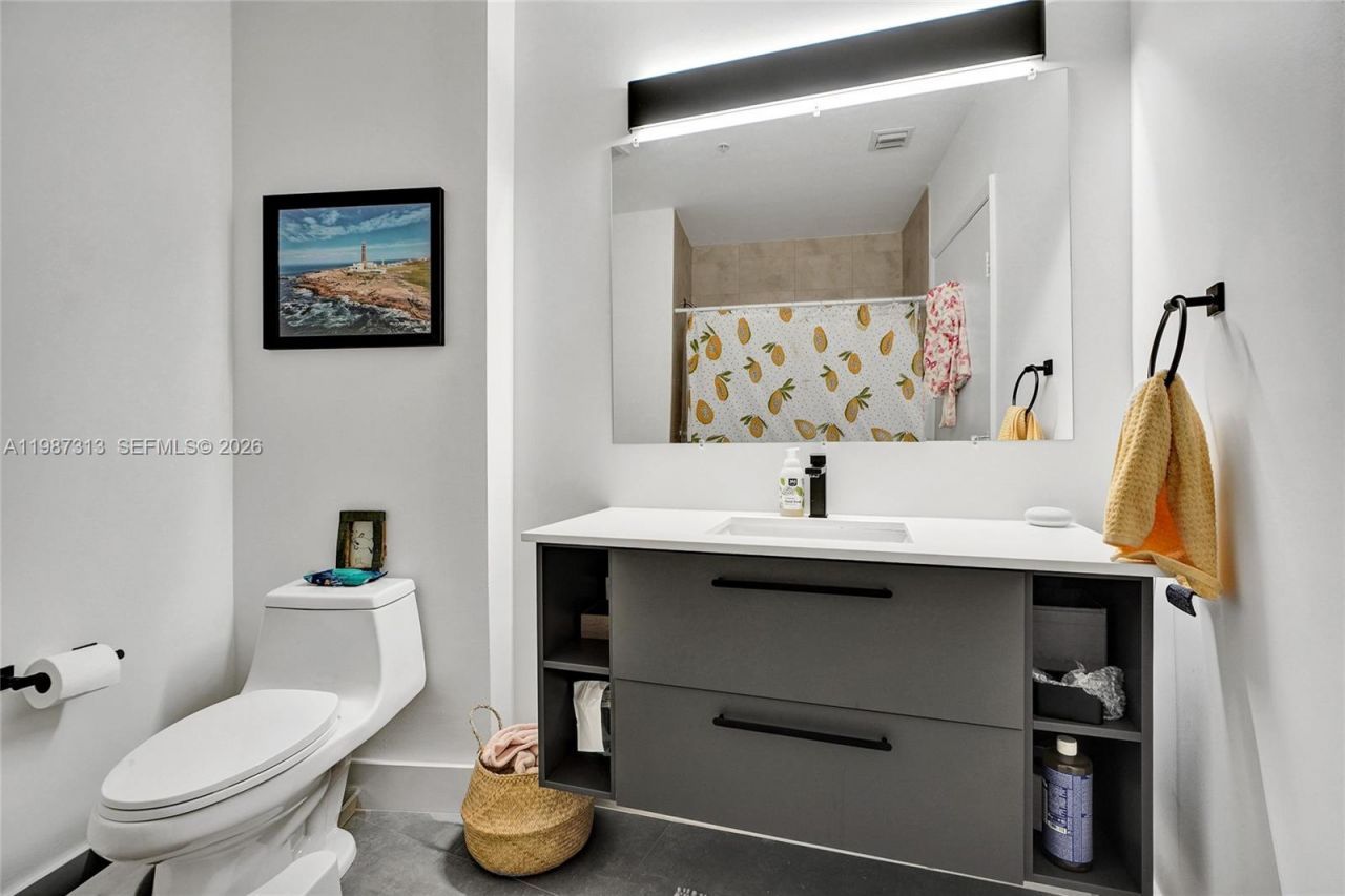 1900 N Bayshore Dr, Unit 816, Miami, FL 33132 Photo