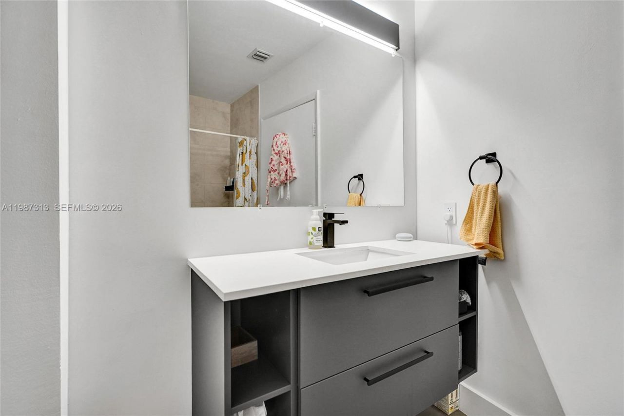 1900 N Bayshore Dr, Unit 816, Miami, FL 33132 Photo