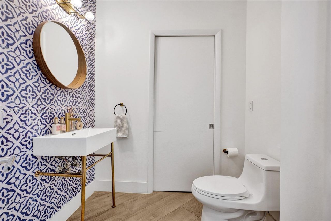 1900 N Bayshore Dr, Unit 816, Miami, FL 33132 Photo