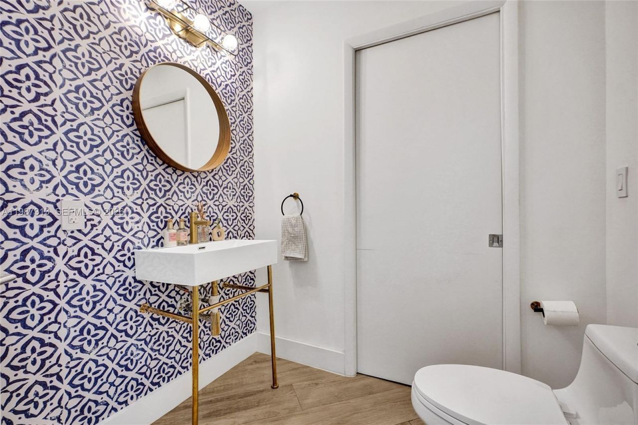 1900 N Bayshore Dr, Unit 816, Miami, FL 33132 Photo