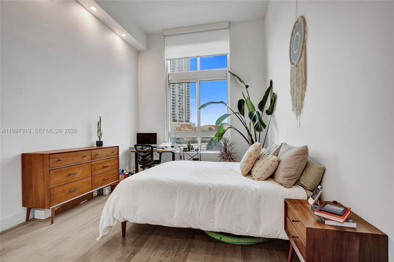 1900 N Bayshore Dr, Unit 816, Miami, FL 33132 Photo