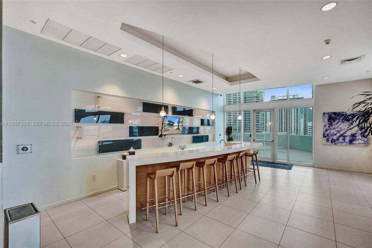 1900 N Bayshore Dr, Unit 816, Miami, FL 33132 Photo