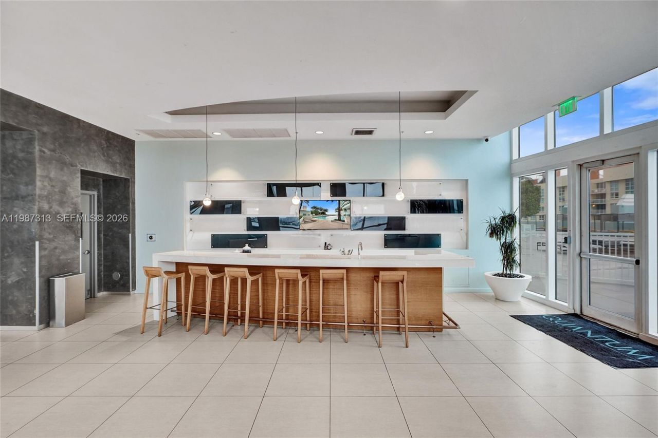 1900 N Bayshore Dr, Unit 816, Miami, FL 33132 Photo