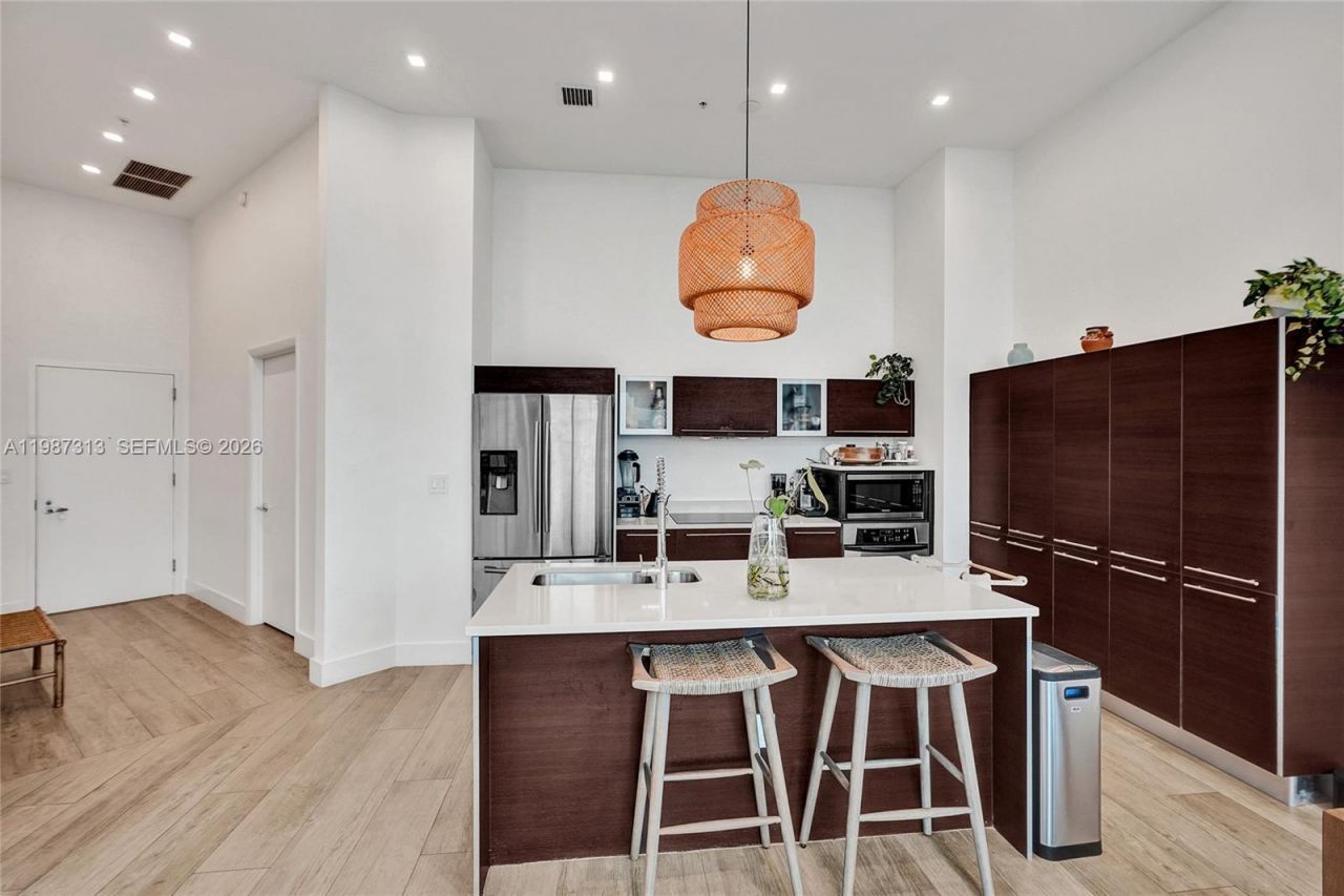 1900 N Bayshore Dr, Unit 816, Miami, FL 33132 Photo