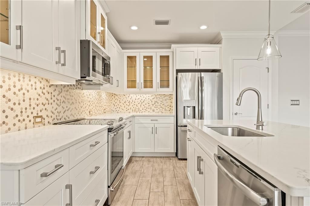 6954 Avalon Cir, Unit 703, Naples, FL 34112 Photo