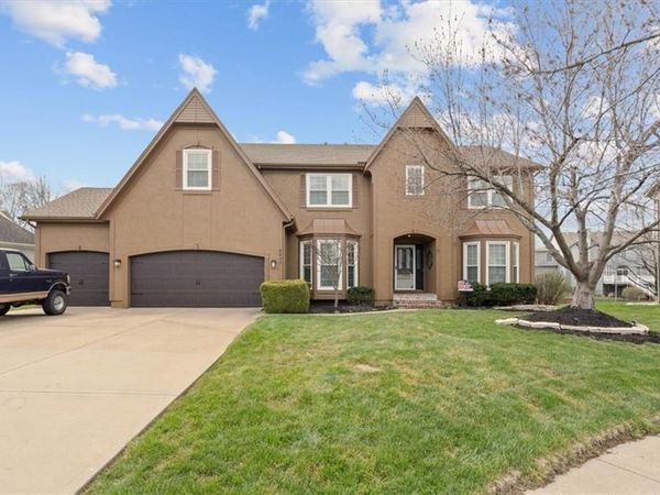 8810 W 147th Terrace, Overland Park, KS 66221