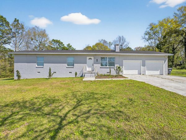 374 Pinewood Drive, DeFuniak Springs, FL 32433