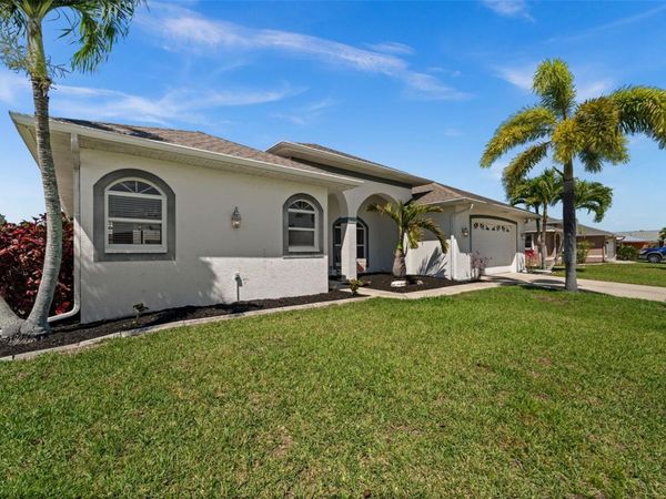 410 SE 20TH COURT , CAPE CORAL, FL 33990
