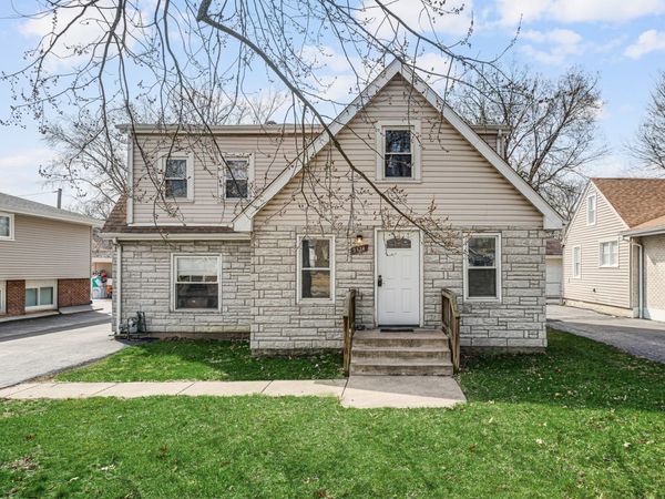 9324 S 82nd Avenue, Hickory Hills, IL 60457