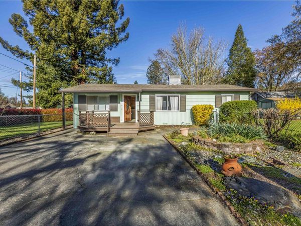 22 SW Elm Street, Grants Pass, OR 97526