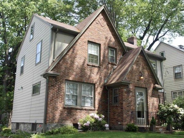 381 Vfw Parkway, Brookline, MA 02467