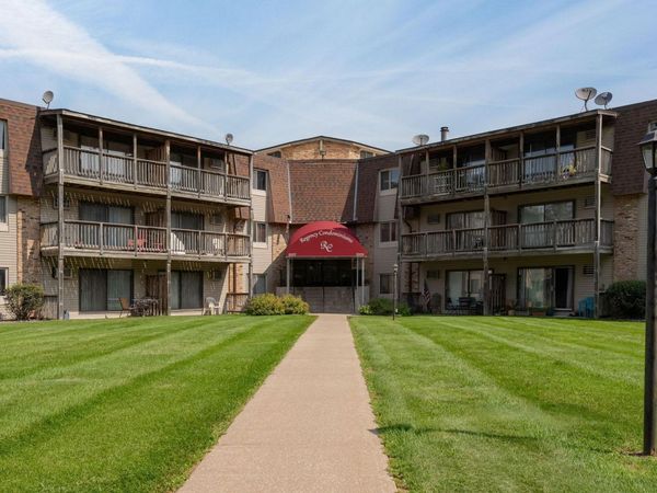 2007 E 122nd Street, Unit B15, Burnsville, MN 55337