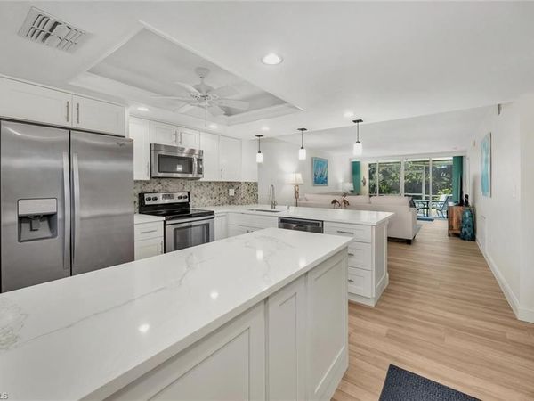 15161 Cedarwood LN, Unit 1105, NAPLES, FL 34110