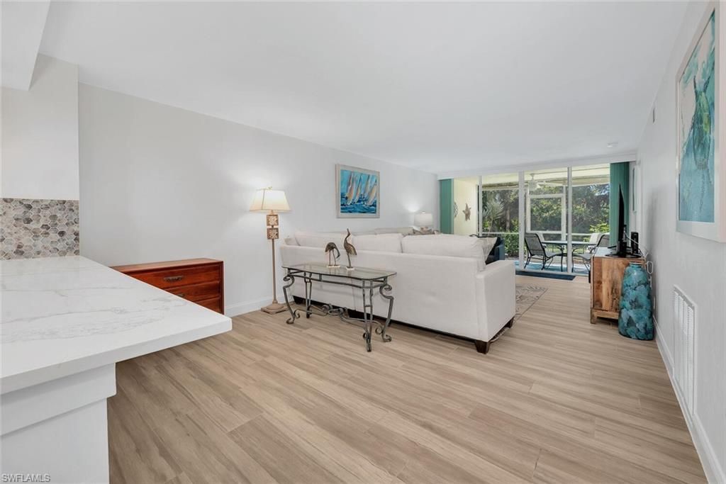 15161 Cedarwood Ln, Unit 1105, Naples, FL 34110 Photo