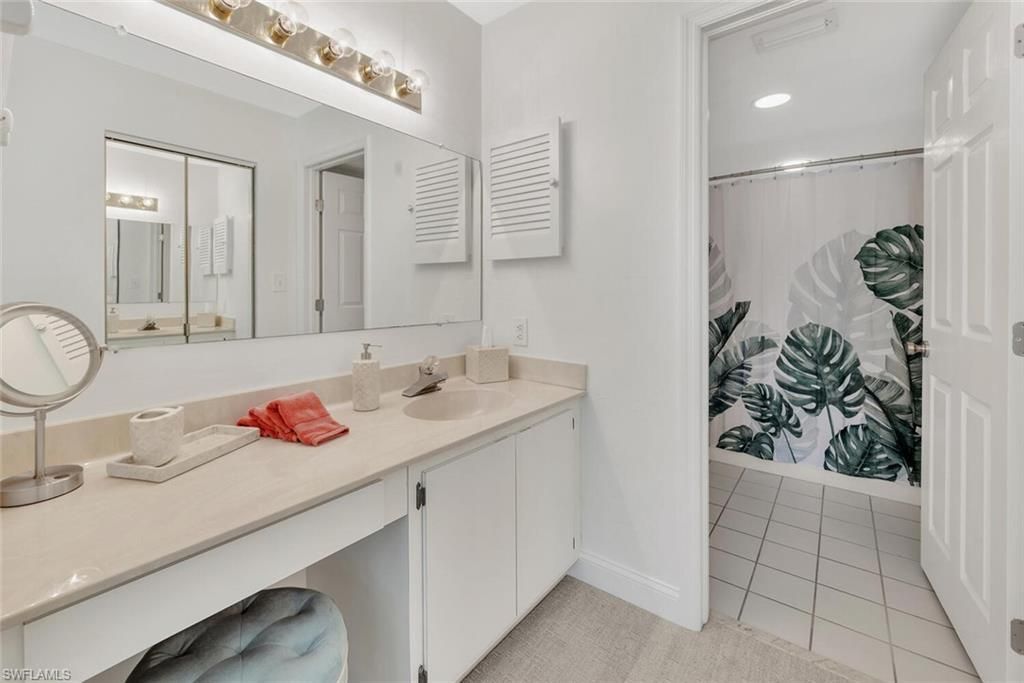 15161 Cedarwood Ln, Unit 1105, Naples, FL 34110 Photo