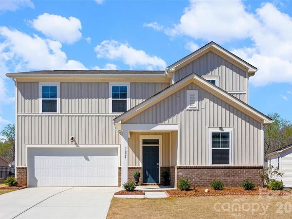 7024 Maple Run Circle, Charlotte, NC 28215