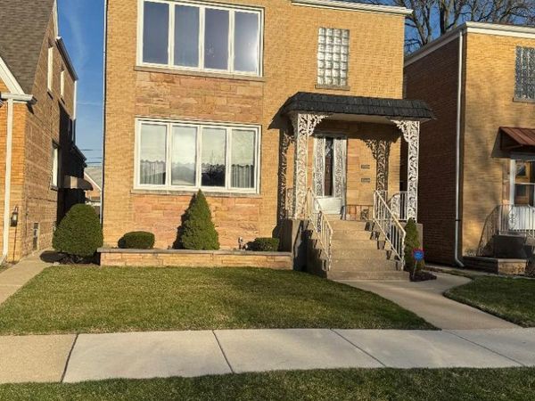 5805 N Merrimac Avenue , Chicago, IL 60646