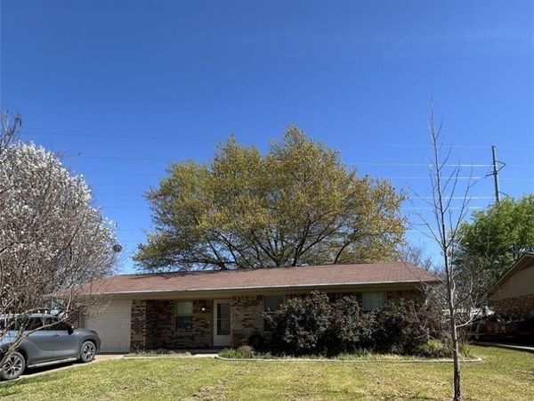 405 Canton Avenue , Wills Point, TX 75169