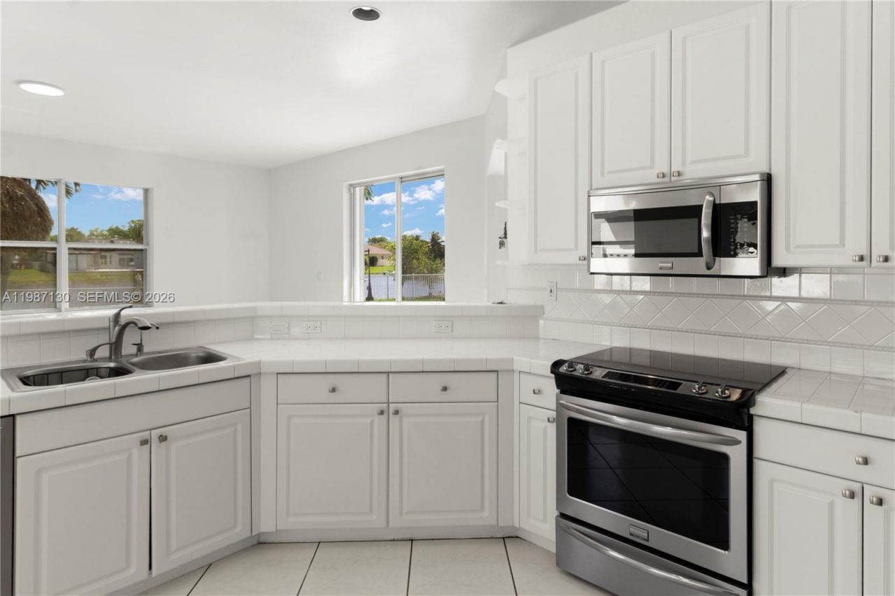 2327 NW 187th Ave , Pembroke Pines, FL 33029 Photo